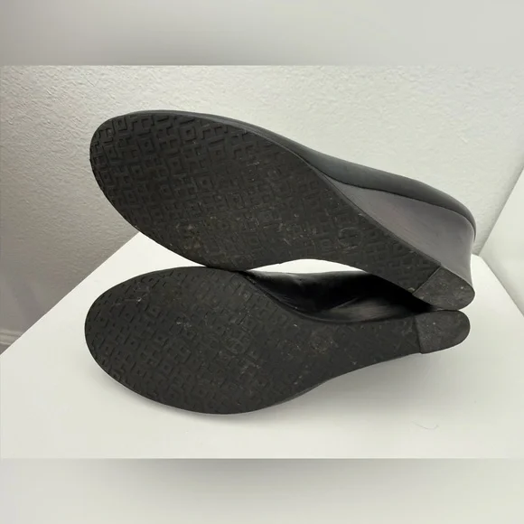 Tory Burch Black and Gold Wedge Shoes size 8 - Picture 6 of 7